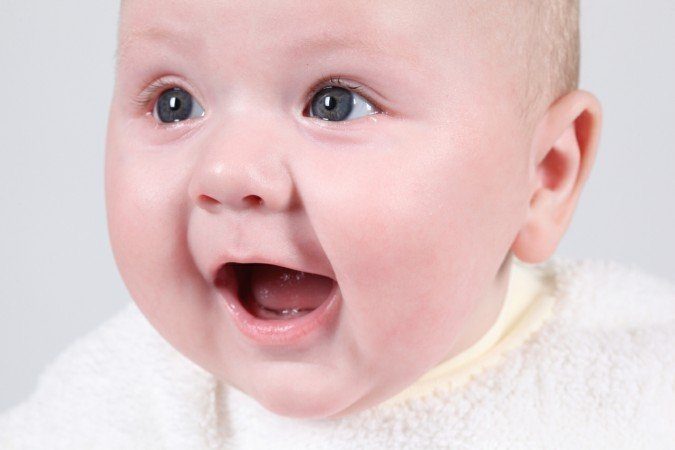 Красное горло у ребенка: симптомы, причины, лечение